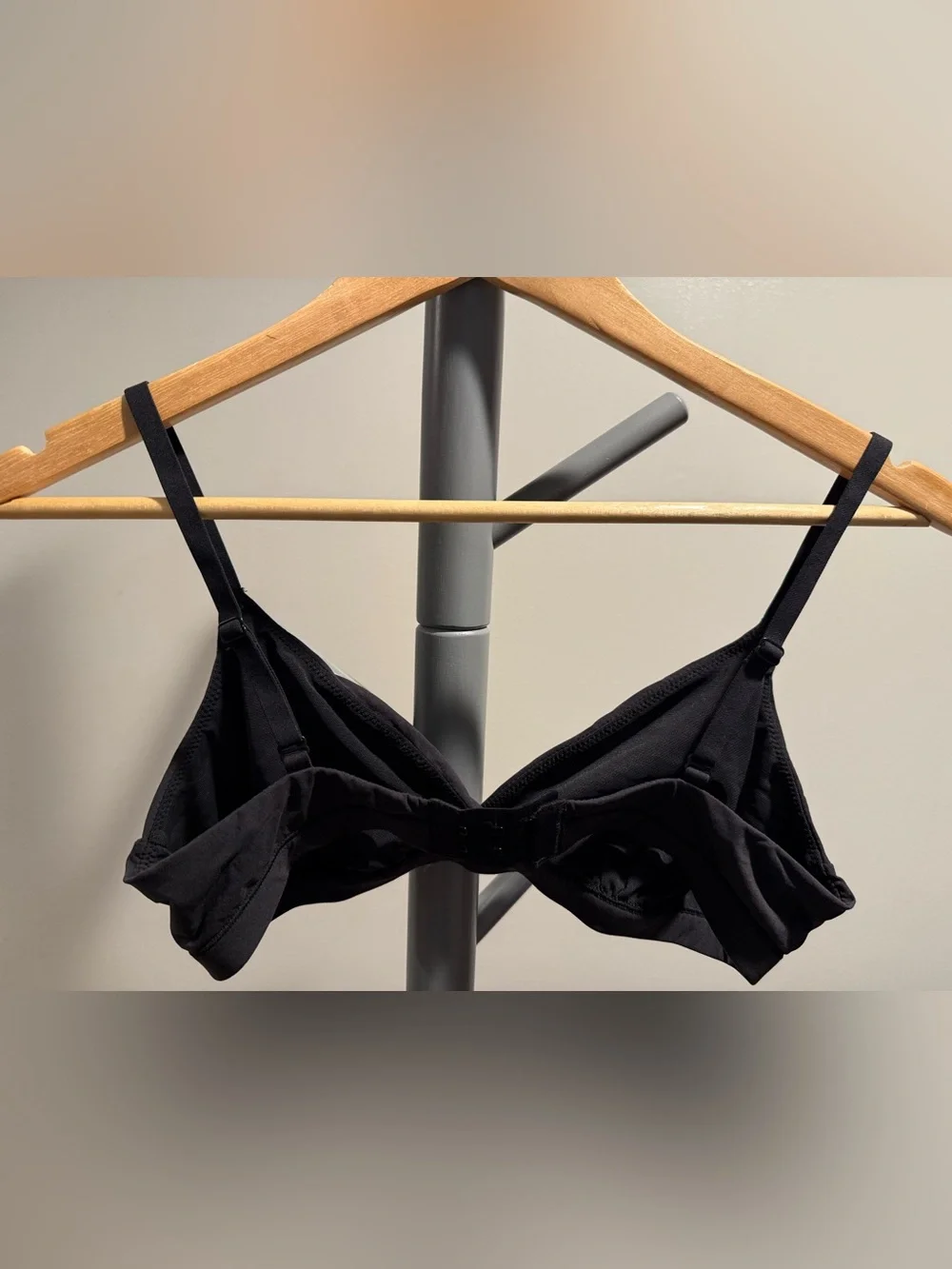 SKIMS- Triangle Bralette - Picture 2 of 3